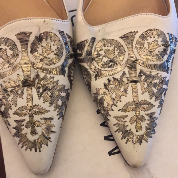Manolo Blahnik White Leather Mules w/silver embroidery. - Picture 2 of 11
